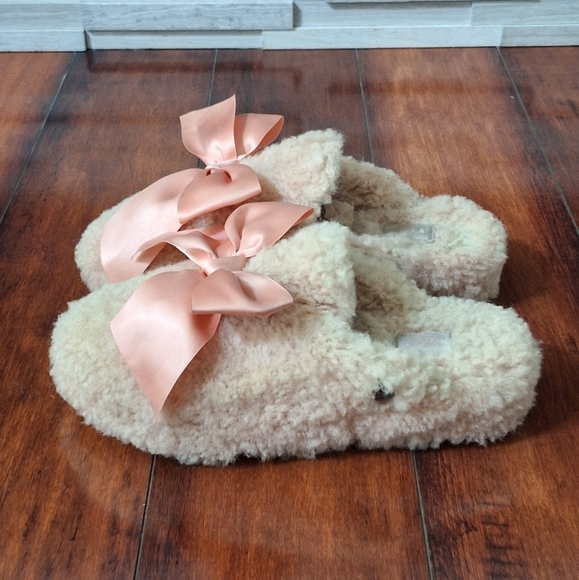 UGG Addison Slippers with Pink Bow Size 6 - Picture 1 of 7